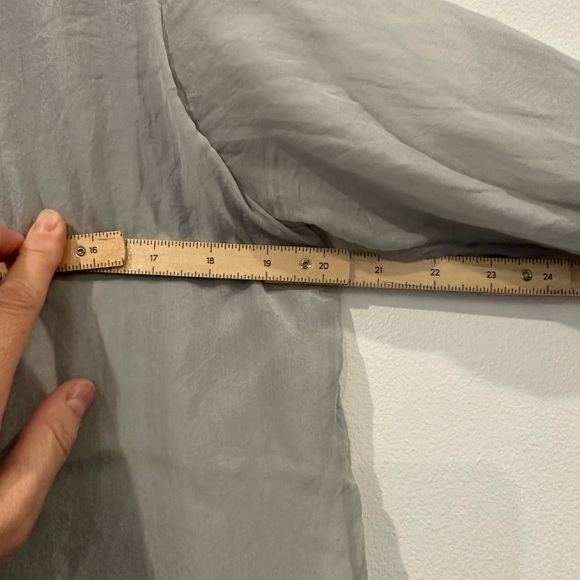 Italian made 100% silk light grey tunic/blouse w lace trim S - Picture 6 of 6